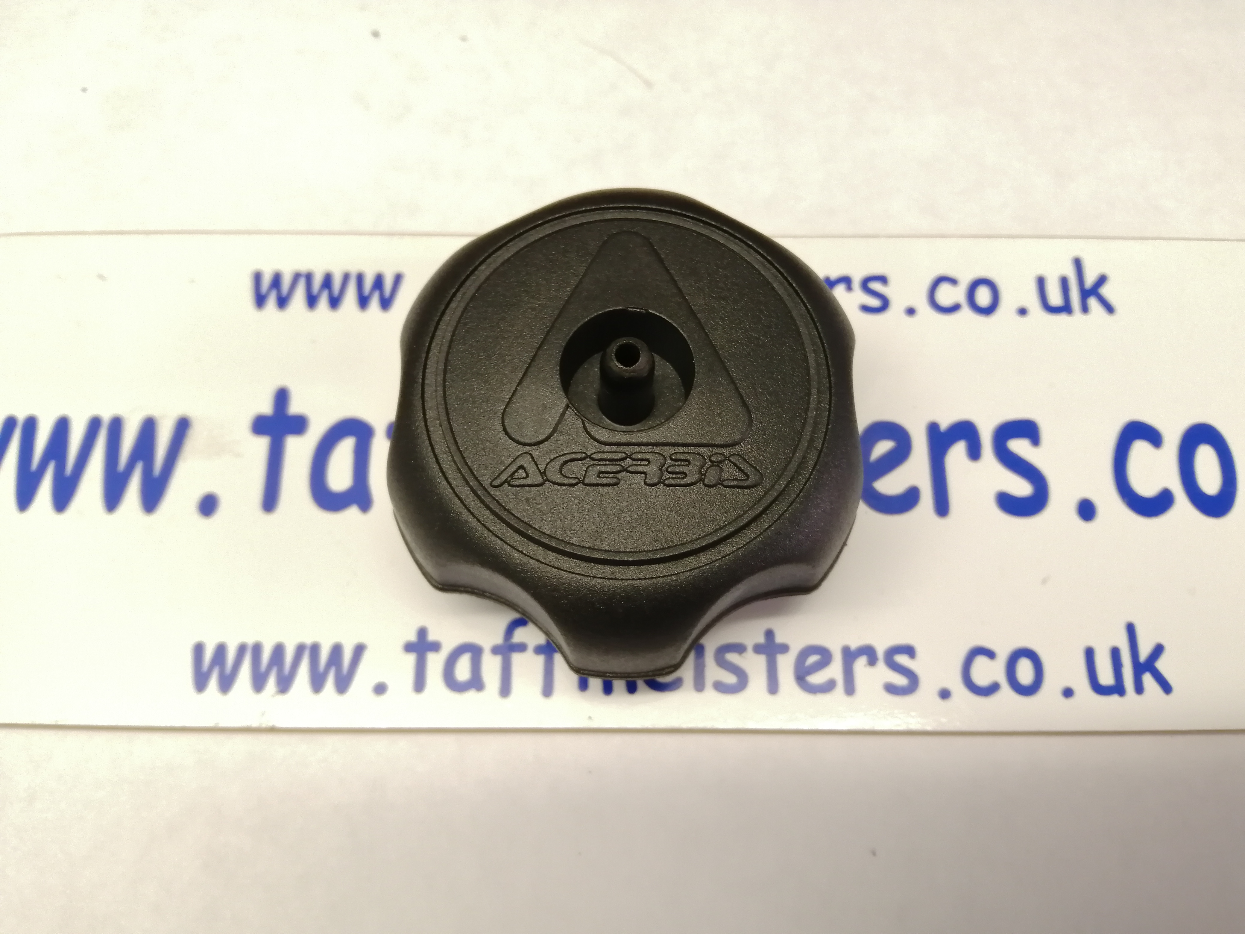 101303- 16017501 Fuel filler cap 2000-2003 Models